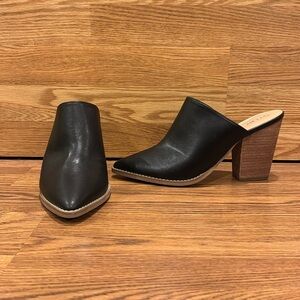 MAYA-PU ABOUND  pointed block heels black mules. Size 9 1/2 M